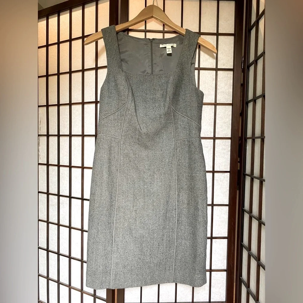 PRICED TO GO🚨 - Banana Republic stretch sleeveless dress - Picture 1 of 9